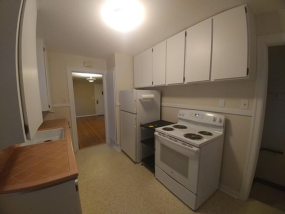 4th image of 8659 Fauntleroy Way SW