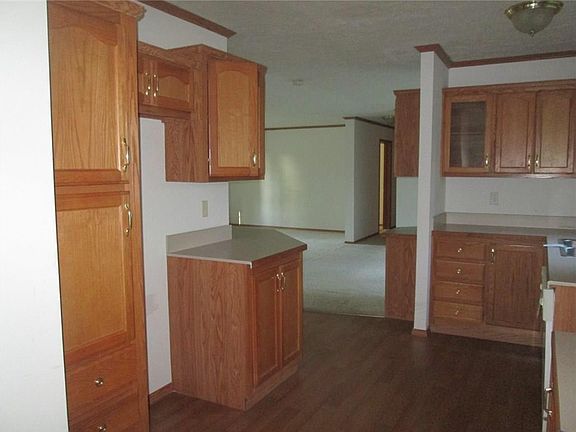 3rd image of 210 E Market St