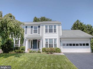 10903 Leeds Ct, Great Falls, VA 22066