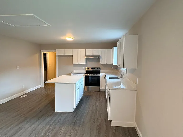 401 Franklin Ave — Photo 13