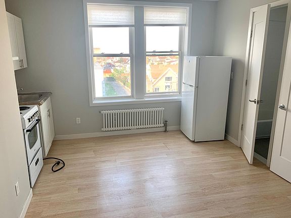 3rd image of 220 E Broadway #0