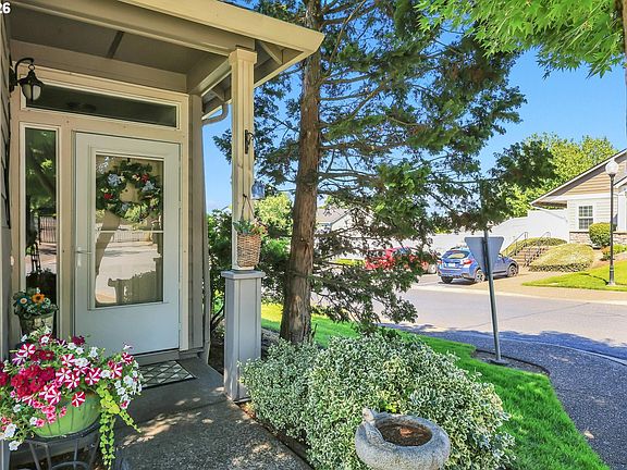 3rd image of 21799 NE Larkspur Ln