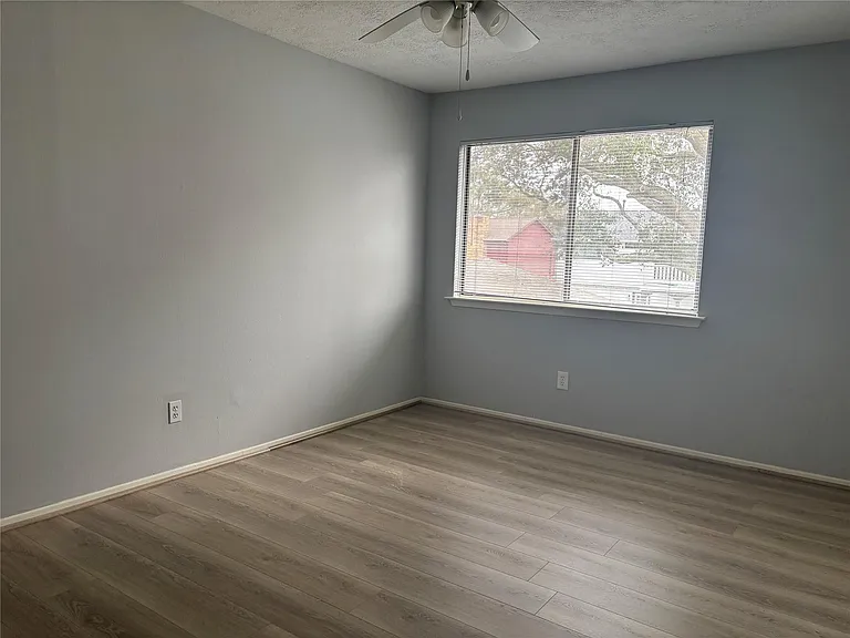 402 Oak Harbor Dr — Photo 6