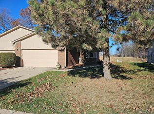 18969 Carmelo Dr N, Clinton Township, MI 48038