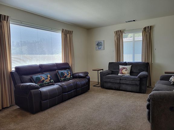 3rd image of 103 Green Heron Dr