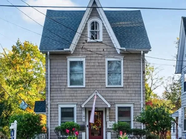 526 E Main St, Moorestown, NJ 08057