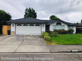 2441 Powell St, Medford, OR 97504