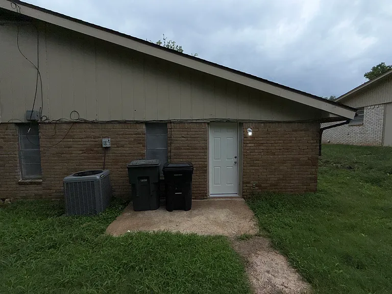 3608 Robinhood Dr — Photo 15