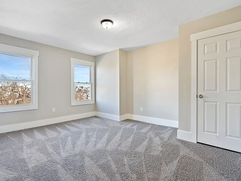 329 Quincy Ave — Photo 20