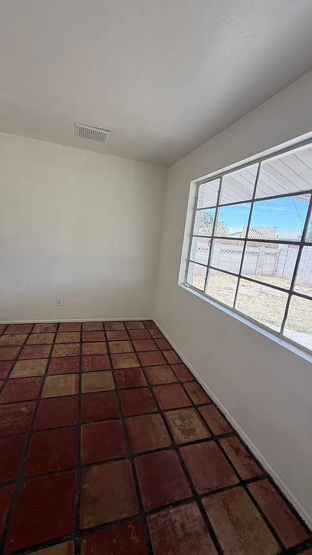 **Spacious 4 Bedroom Home in the Heart of Tempe — Photo 3