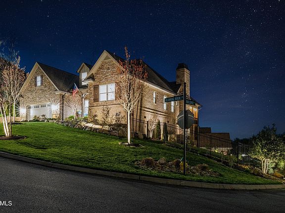 5th image of 656 Blowing Rock Ln