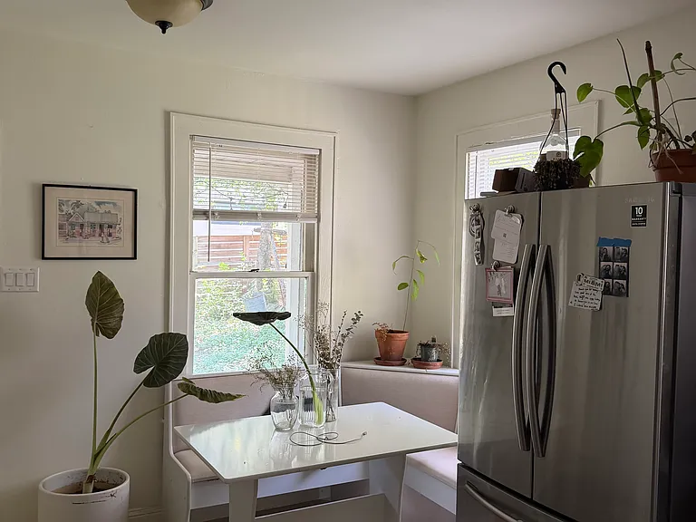 1701 Dywer Ave — Photo 2