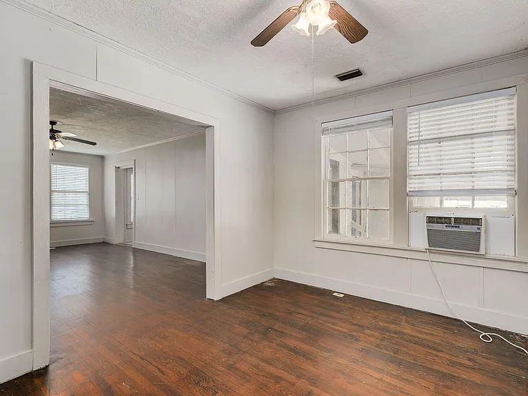 217 N 25th Ave — Photo 4