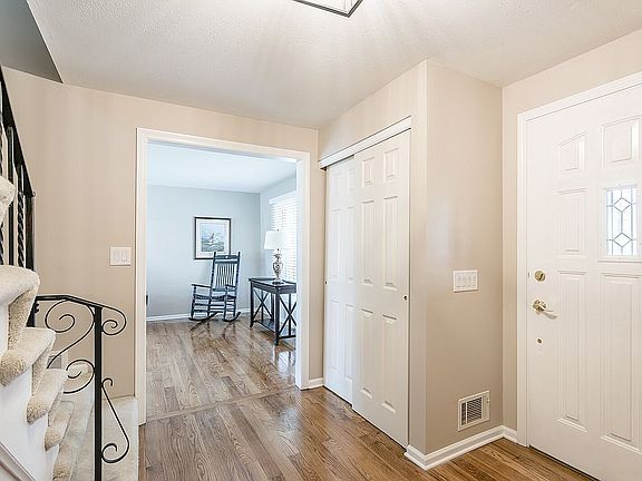 4th image of 48 Manor Hill Dr