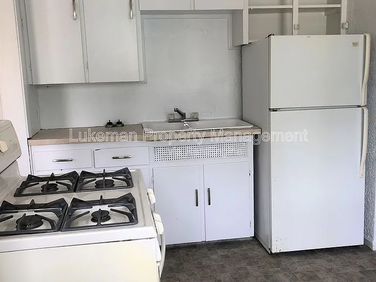 1410 Oak St #1 — Photo 4