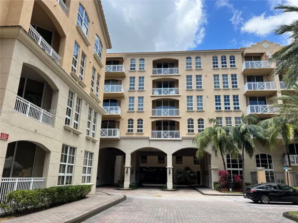 3001 NE 185th St APT 122, Aventura, FL 33180