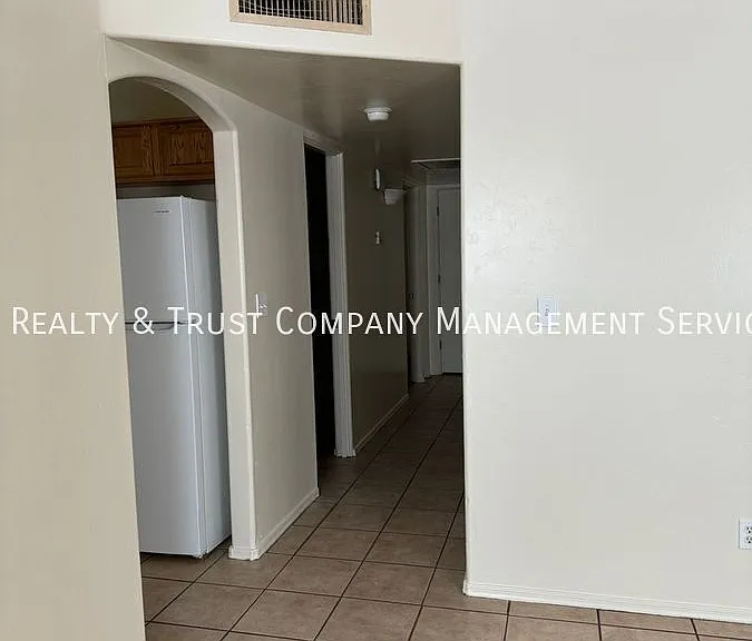 4042 E Fairmount St #1 — Photo 5