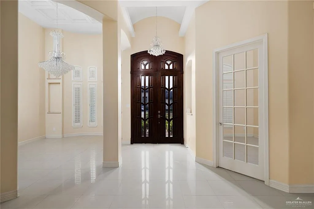 4 bed, 4.5 bath, 2658 sqft, $2,500 — Photo 2