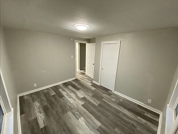 3rd image of 2642 N Quincy Ave