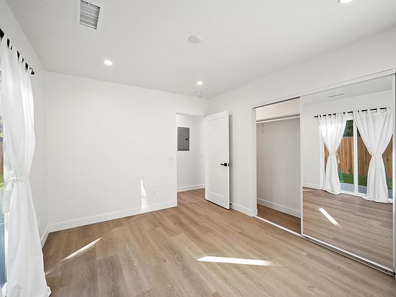 5th image of 14334 Miranda St