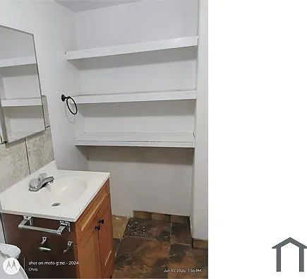 1 bed, 1100 sqft, $1,300 — Photo 3