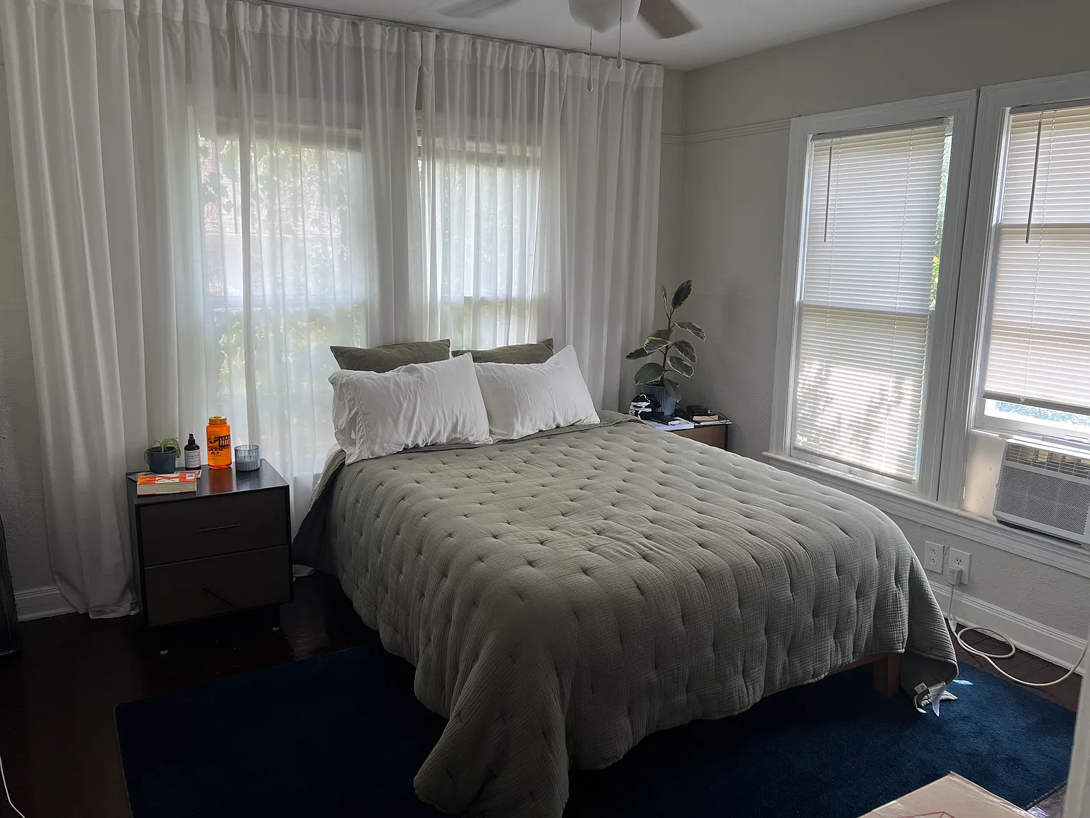 2 bed, 700 sqft, $1,800 — Photo 2