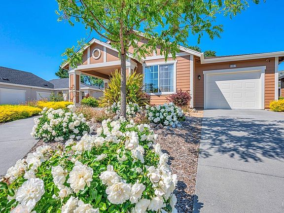 2nd image of 9303 Oak Trail Circle