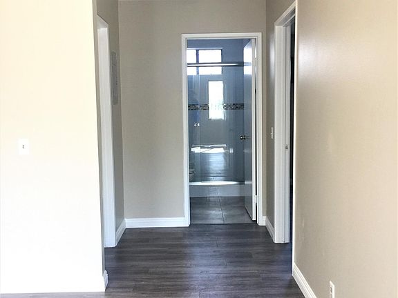 3rd image of 2568 Kelburn Ave APT B