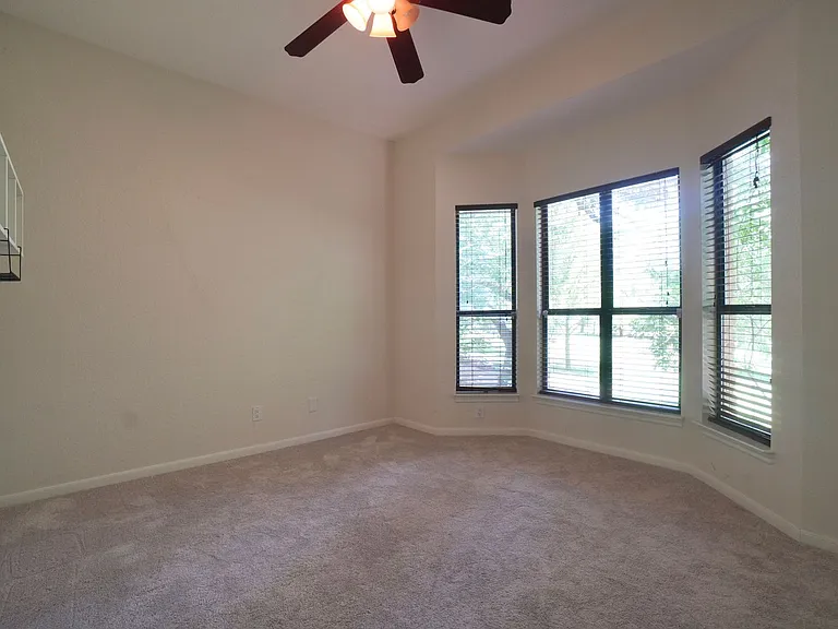 8 Woodhollow Trl — Photo 30