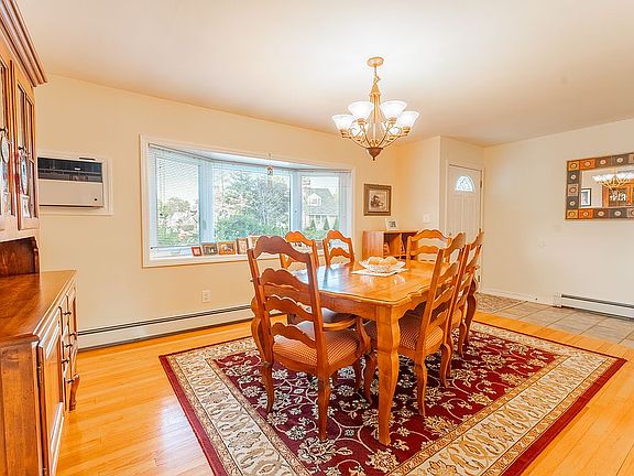 2nd image of 686 Wyngate Dr W