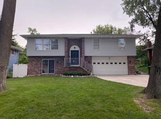 20 Grant Ave, Lake In The Hills, IL 60156