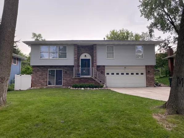 20 Grant Ave, Lake In The Hills, IL 60156