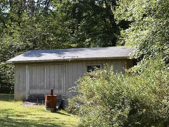 5th image of 3204 Crest Dr