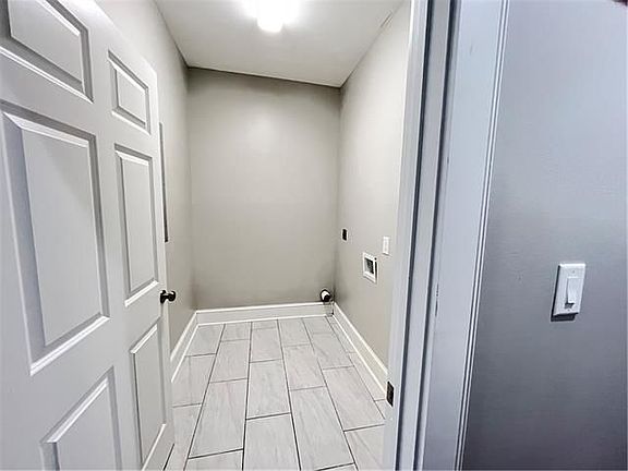4th image of 2229 Mandeville St