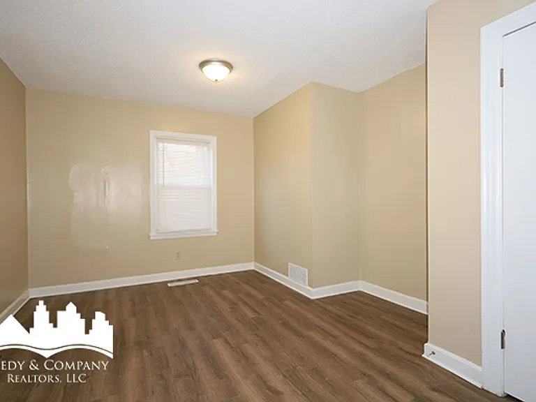 3733 Miami Ave — Photo 8