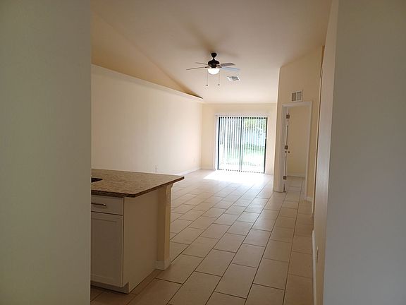 4th image of 1104 NE 8th Pl
