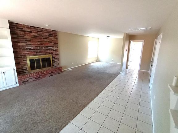 2nd image of 2912 Rosewood Ln