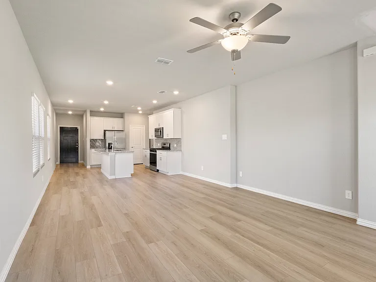 617 McKenna Dr — Photo 6