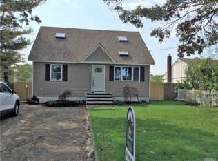86 Sinn St, Patchogue, NY 11772
