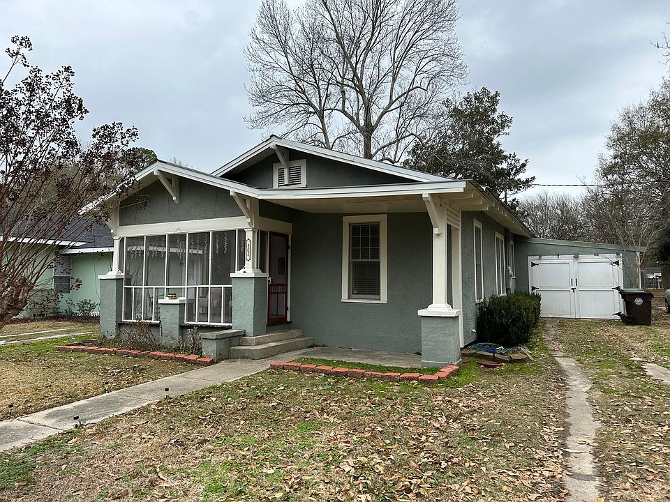 1st image of 802 Mamie St