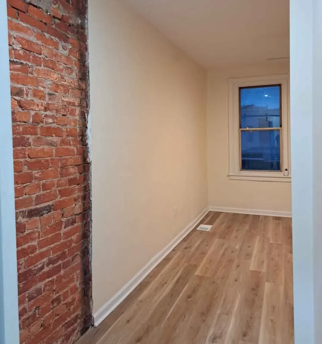 3 bed, 1.5 bath, 1302 sqft, $1,900 — Photo 3