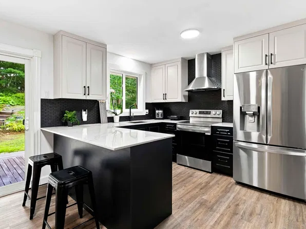 57 Riverview Cres, Bedford, NS B4A 2X5