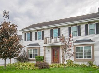 7636 W Stonewood Cir, Franklin, WI 53132