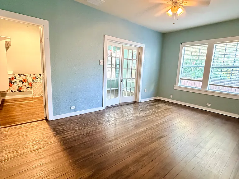 419 W Lullwood Ave — Photo 5