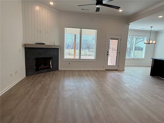 5th image of 1817 Farmer St