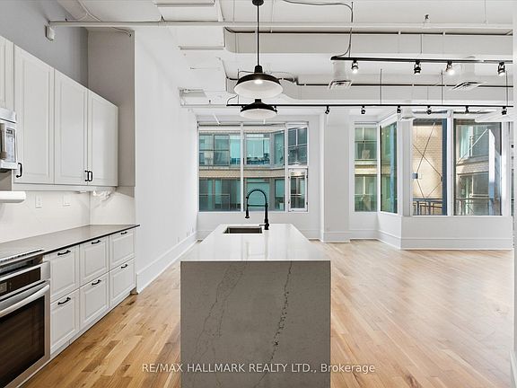 4th image of 477 Richmond St W #306