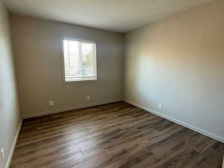 1404 Toole Ave — Photo 10