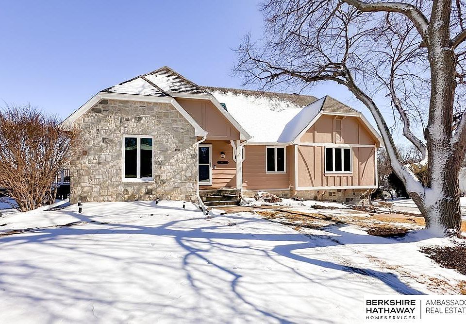 1st image of 907 Berkley Cir