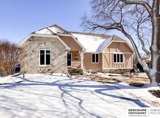 907 Berkley Cir, Papillion, NE 68046
