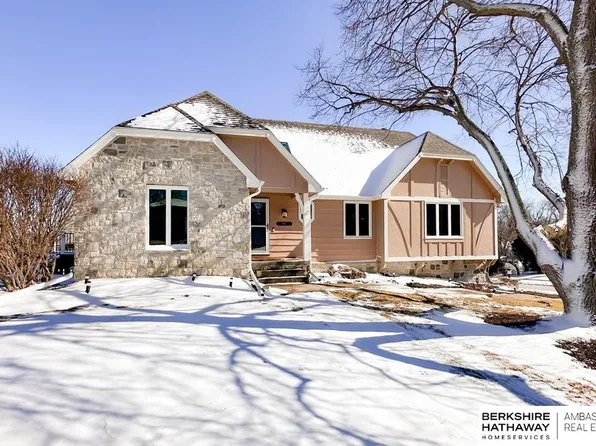 907 Berkley Cir, Papillion, NE 68046